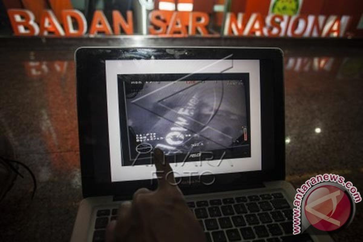 AirAsia: Basarnas Evakuasi Badan Pesawat QZ 8501