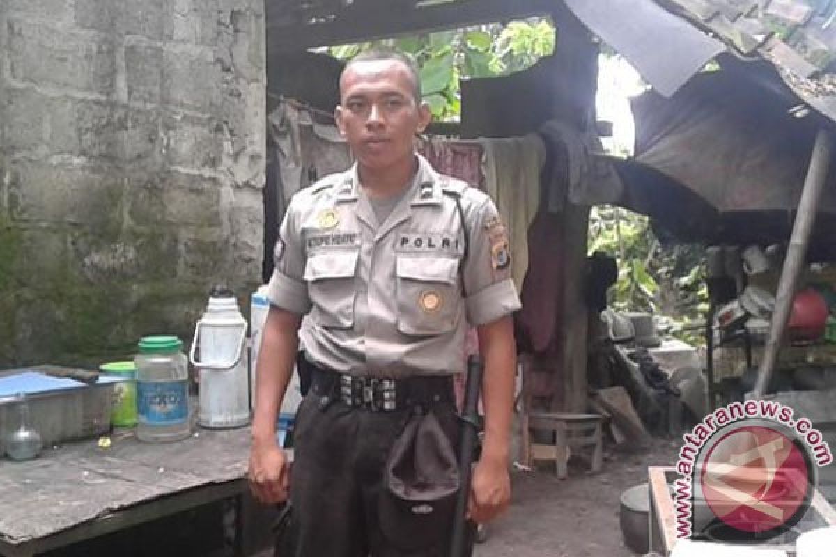 Seorang polisi Yogyakarta tinggal di kandang sapi