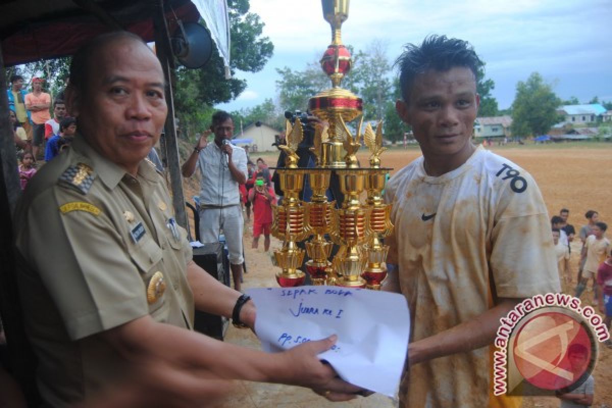 Bupati Tutup Pemuda Cup X Semajau Mekar