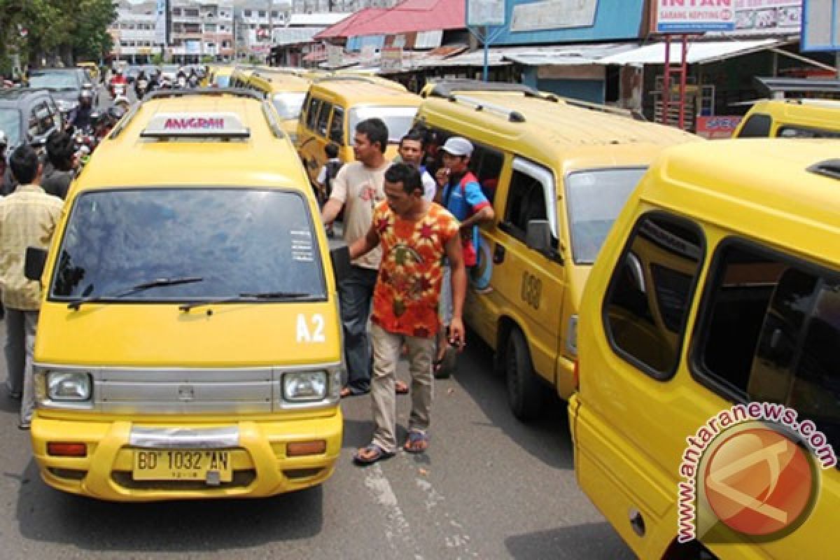 Tarif angkot dalam kota Bengkulu masih normal