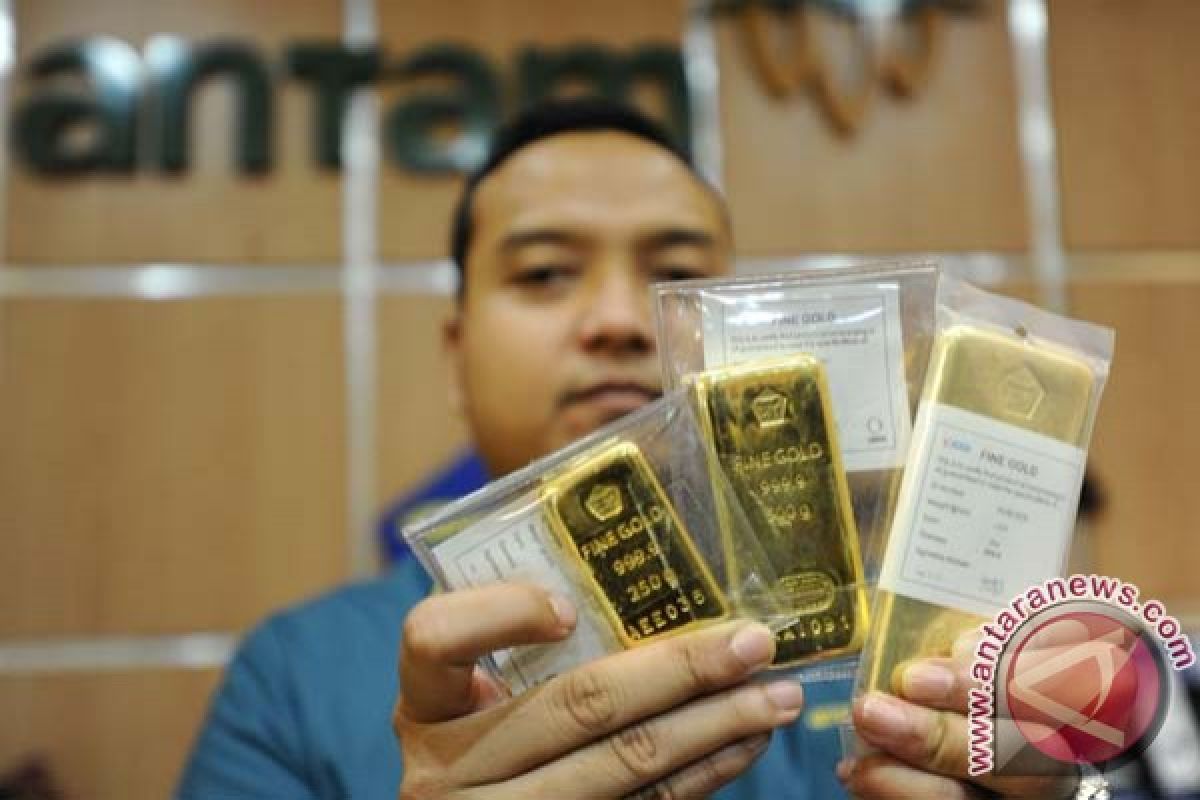 Pelemahan dolar AS dorong harga emas naik tipis