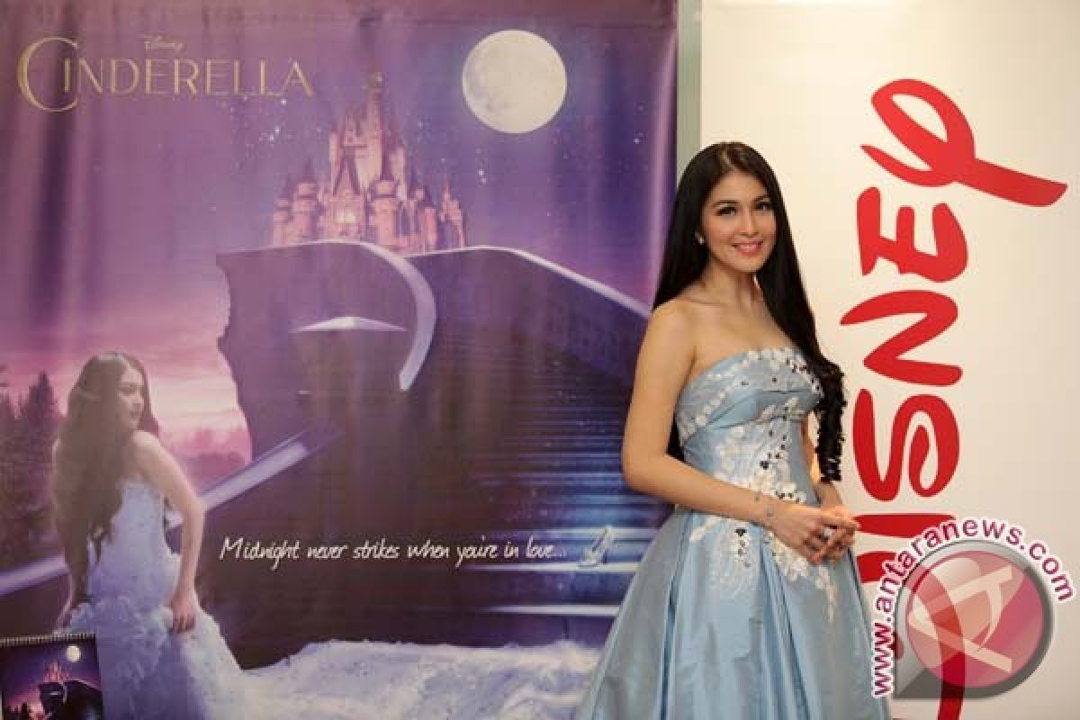 Pernikahan Ala Cinderella Sandra Dewi Di Tokyo Disneyland - ANTARA News