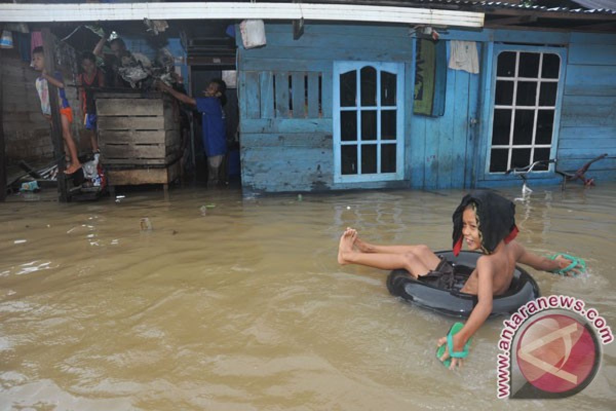 Ribuan warga Aceh Selatan mengungsi karena banjir