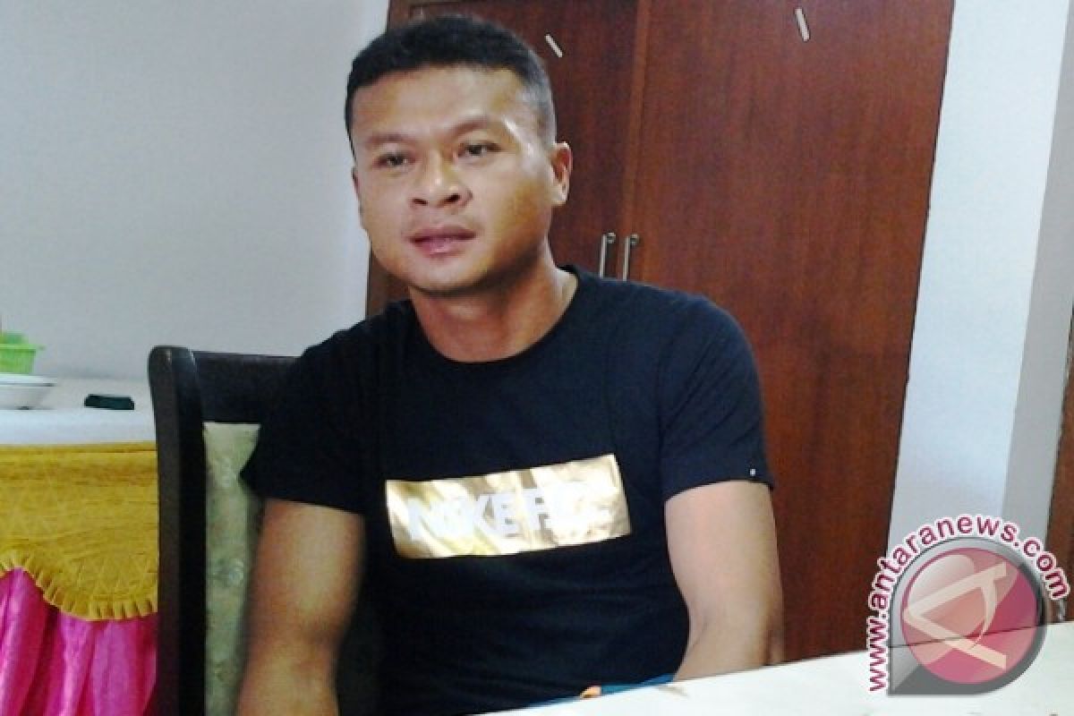 Kiper SFC Dian Agus latihan seperti petinju 