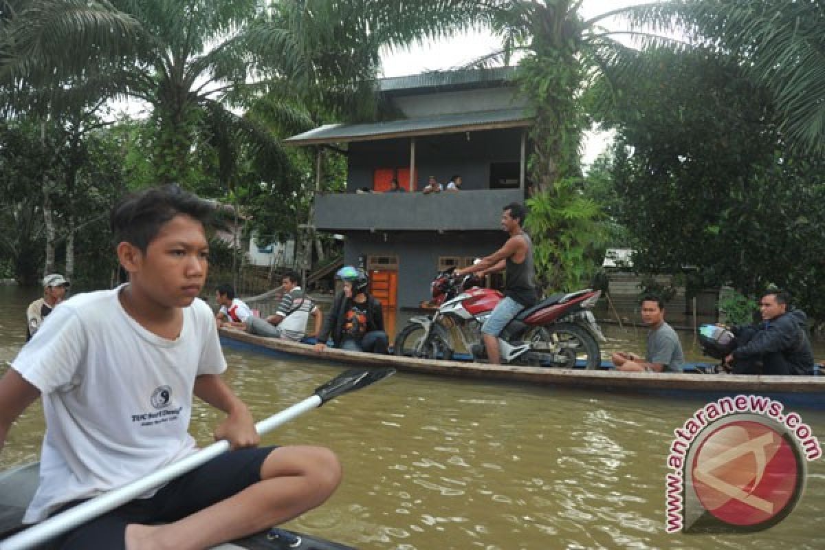 Warga Singkawang mulai mengungsi karena banjir