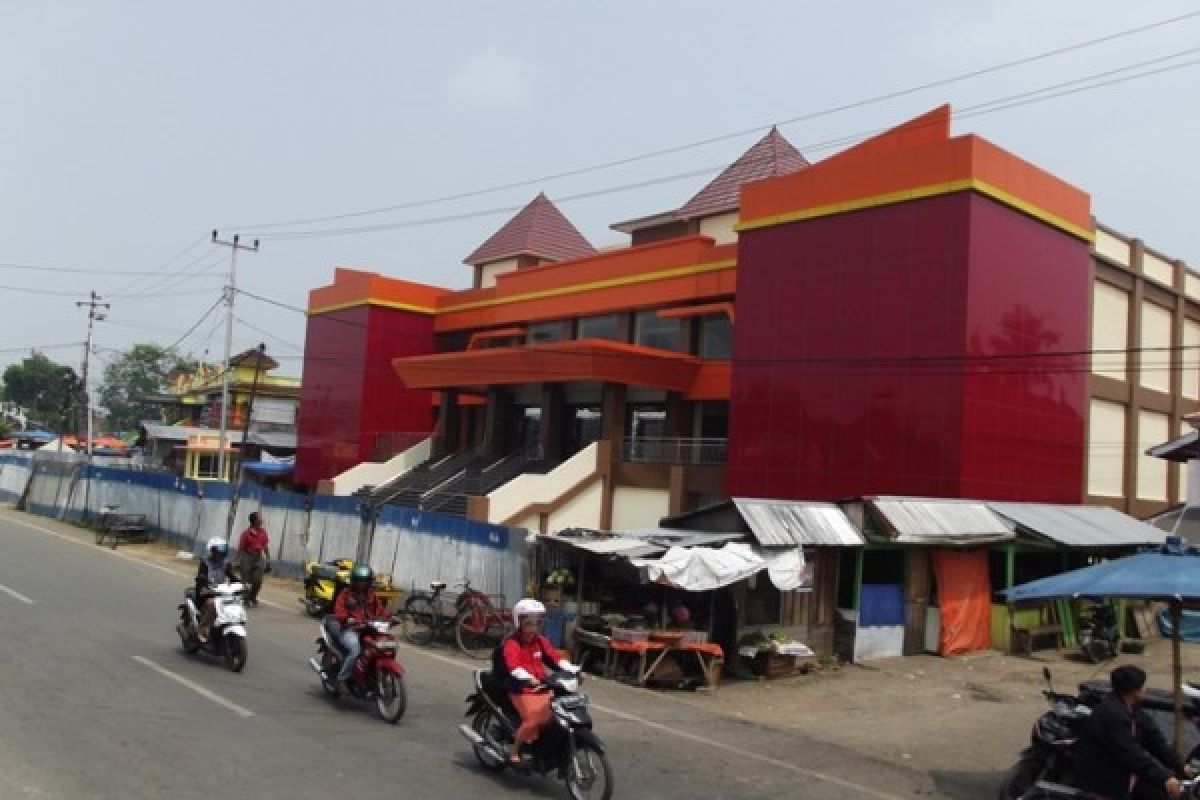 Masyarakat Kota Solok Pertanyakan Peresmian Pasar Semi Modern