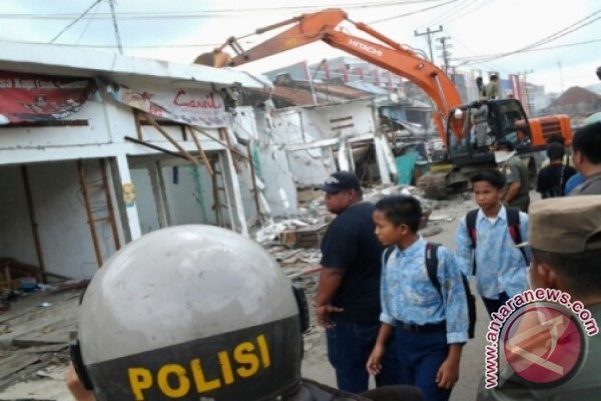 Bangunan liar milik PD Pasar akan ditertibkan