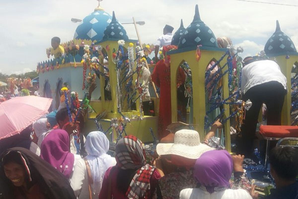 Ribuan Warga Konawe Meriahkan Festival "Tiolu Maulu" 