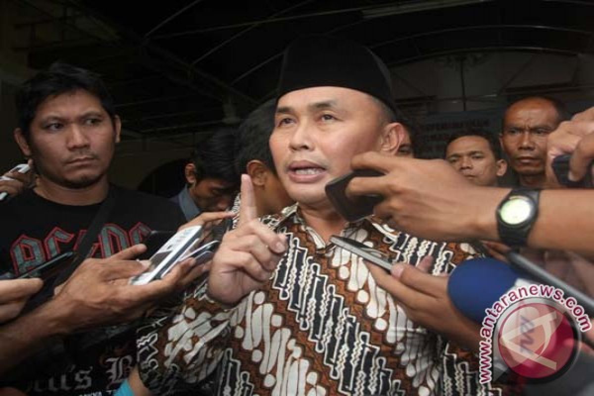 Sugianto Sabran reports Bambang Widjojanto`s case to police