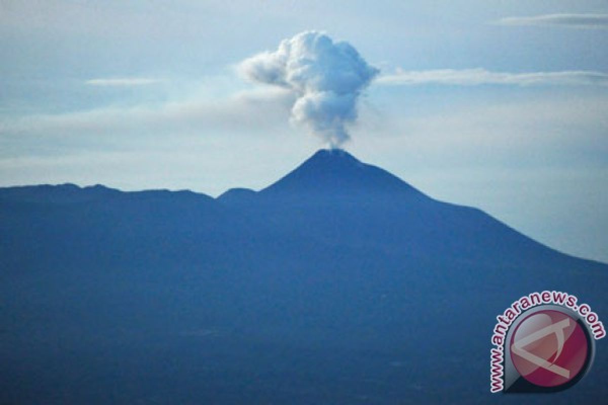 Aktivitas vulkanik Gunung Lokon kembali meningkat