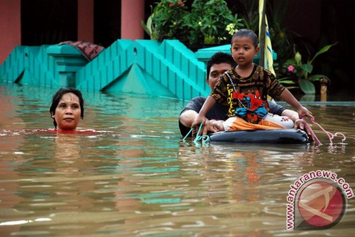 Lampung dan sejumlah provinsi lain berpotensi diguyur hujan disertai angin kencang