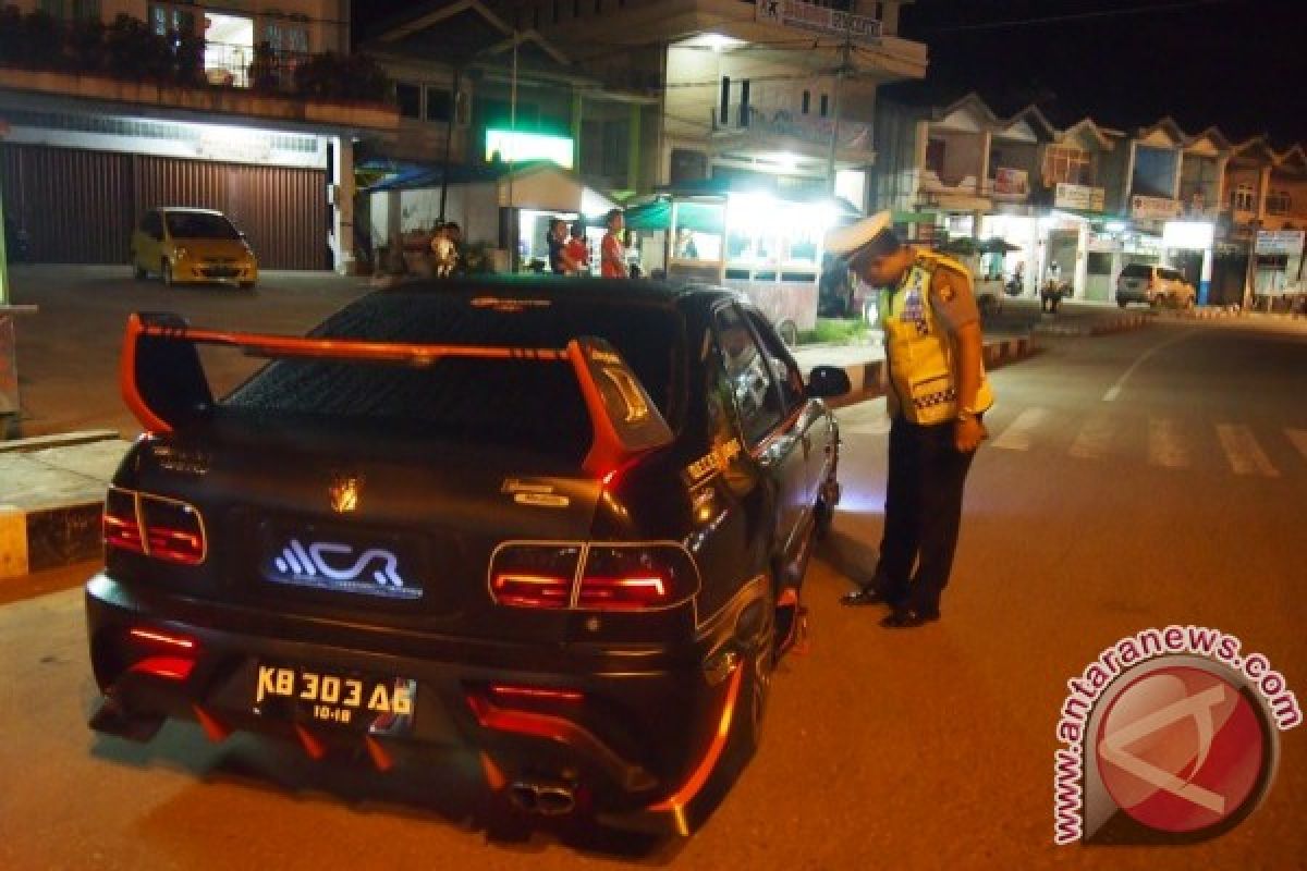 Polres Ketapang Razia Kendaraan dan Tempat Hiburan Malam