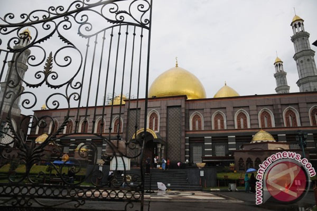 Pendiri Masjid Kubah Emas Hj.Dian Djuriah Rais meninggal dunia