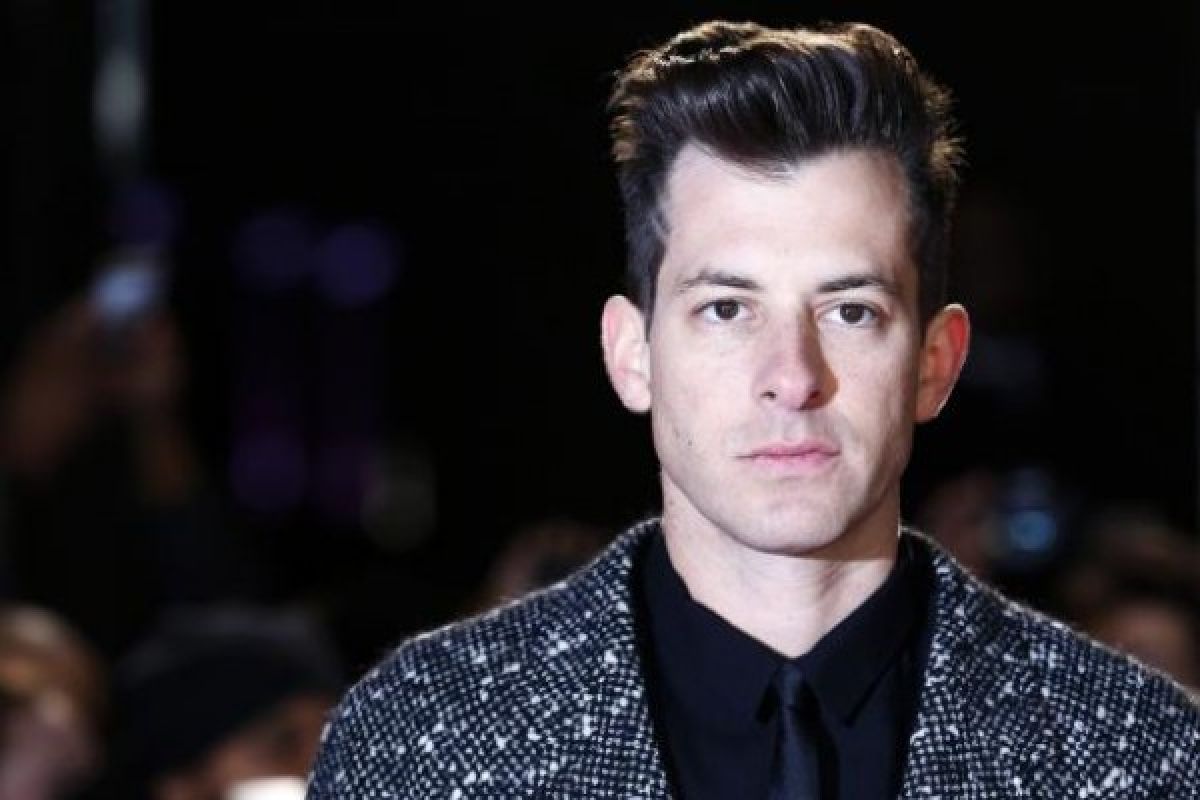 Mark Ronson rajai tangga musik Inggris