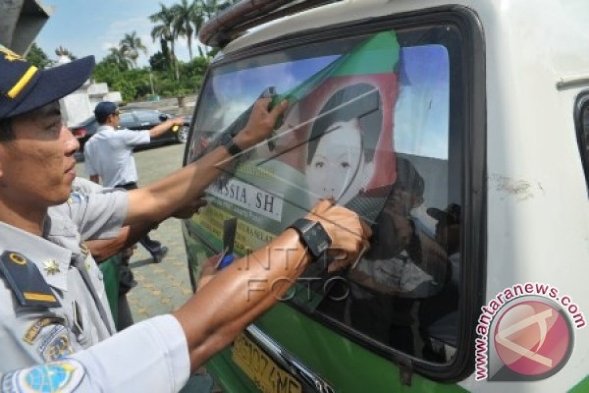 Dishub Palembang razia stiker bus kota