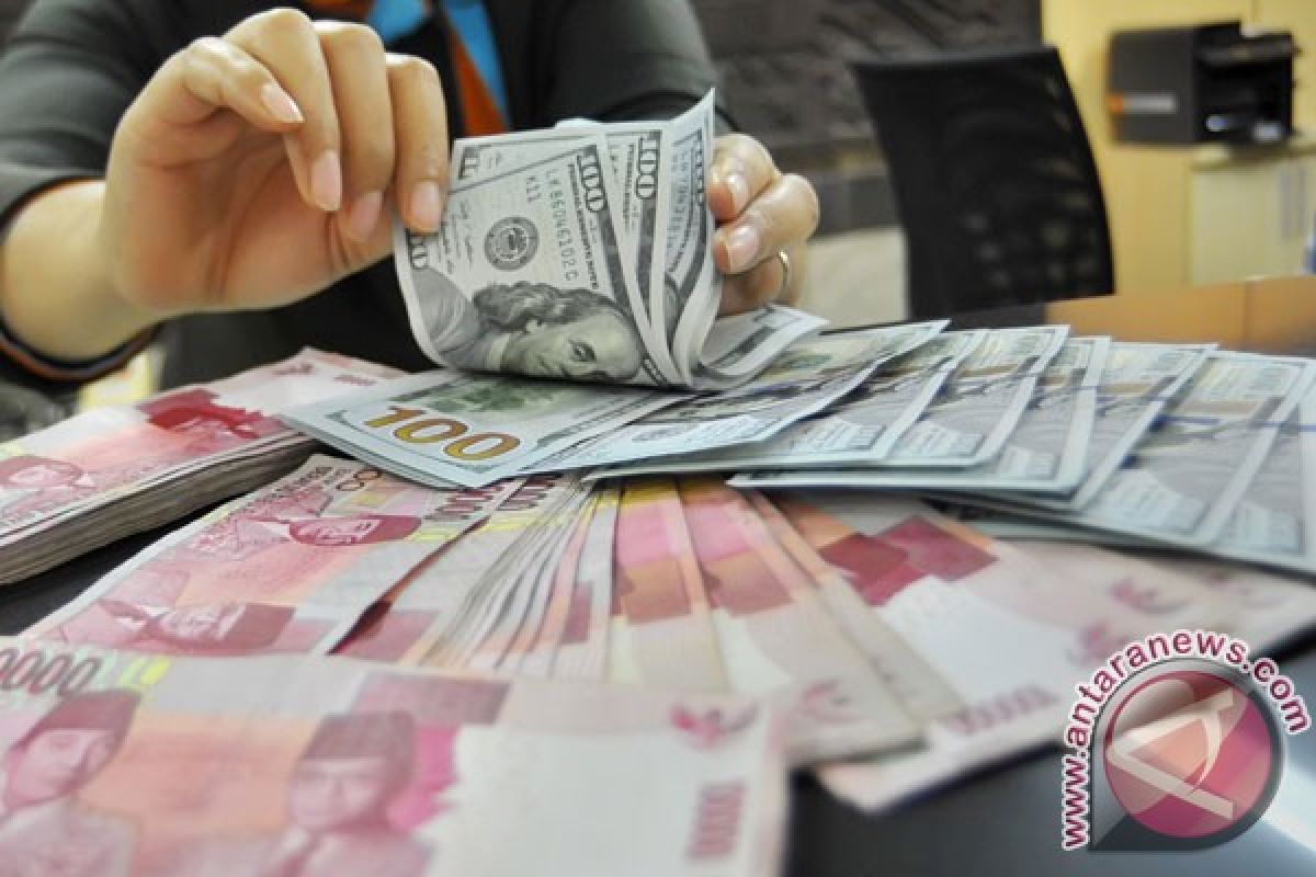 Rupiah melemah jadi Rp12.672 per dolar