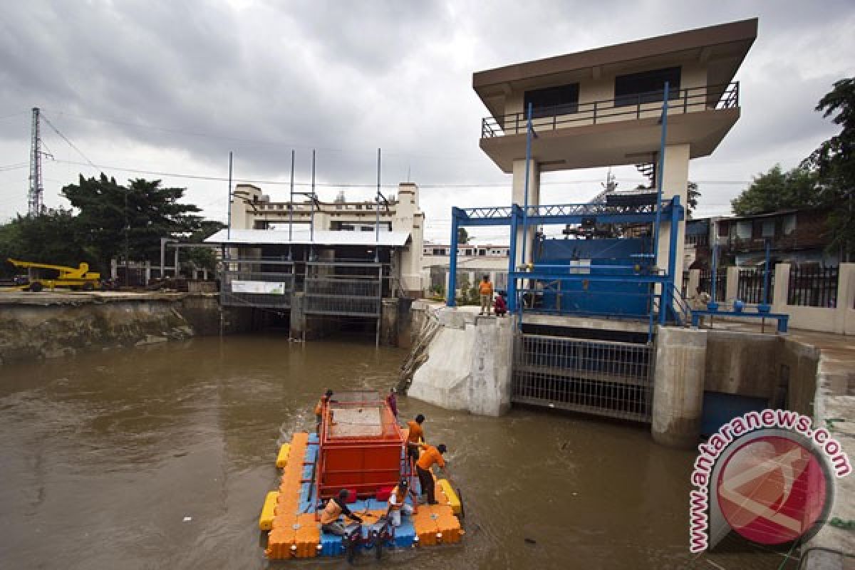 Semalaman diguyur hujan, ini kondisi pintu air terkini 