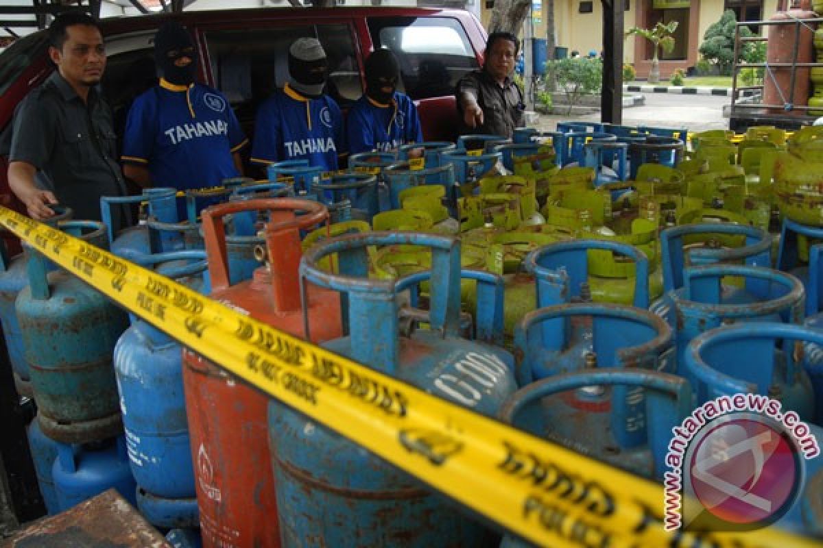 Polisi tangkap pengoplos elpiji 12 kg di Bekasi