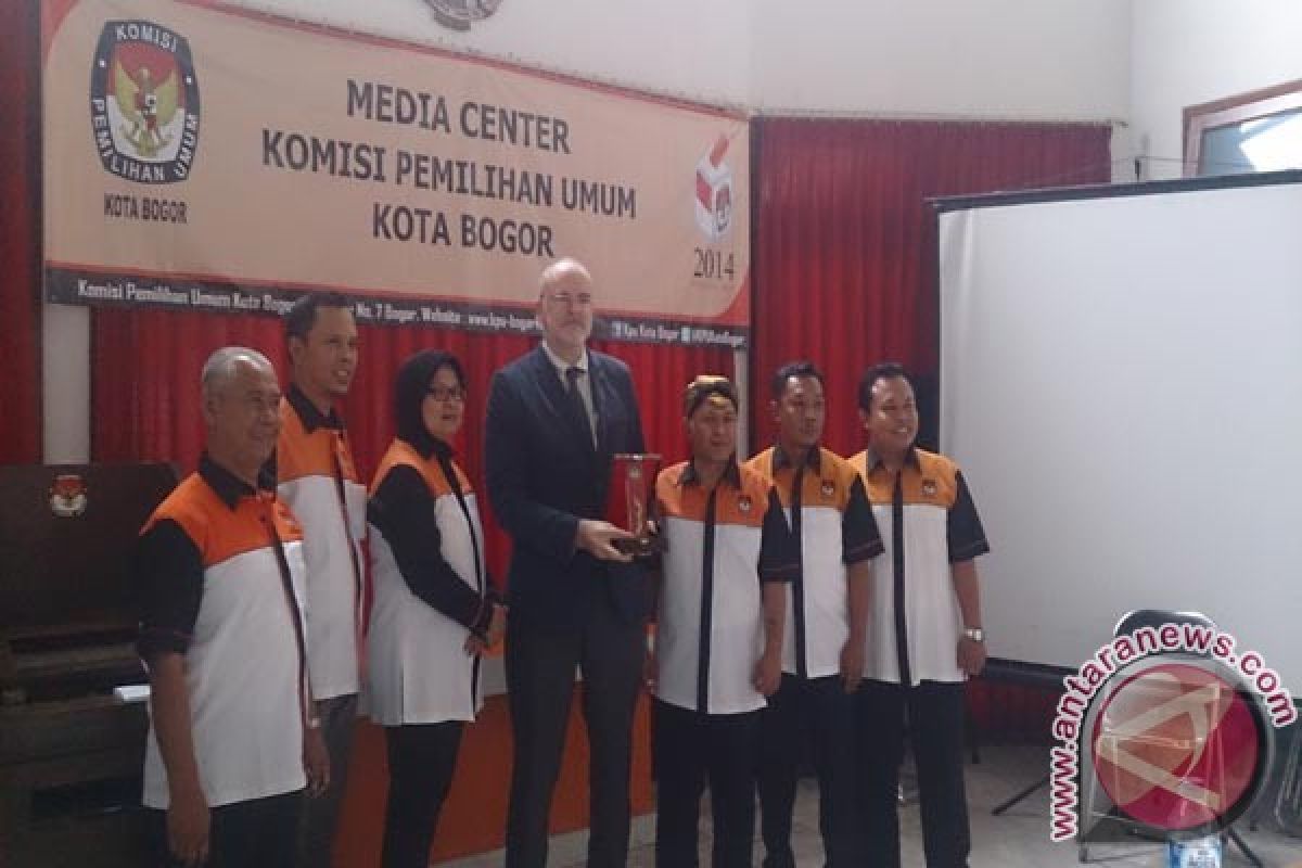 Pakar teknologi pemilu irlandia sambangi KPU Bogor