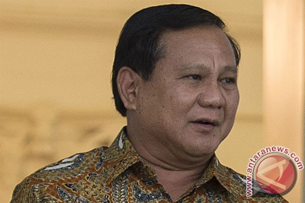 Prabowo sapa warga Solo usai hadiri resepsi Gibran