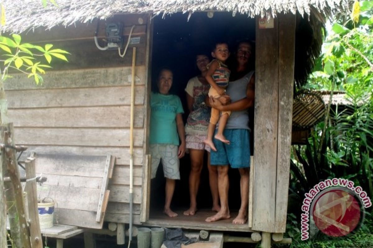 Cin Moy, 30 Tahun Tinggali Gubuk Reot