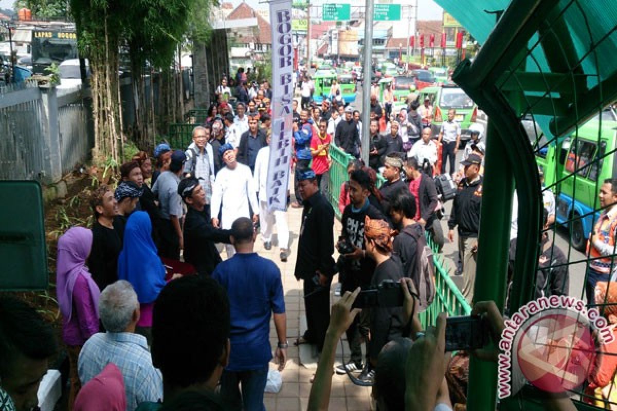 Pemkot Bogor resmikan operasional JPO depan stasiun