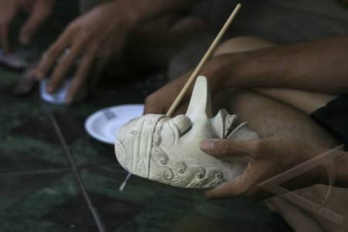 Topeng kayu tradisional Bantul diminati seniman mancanegara