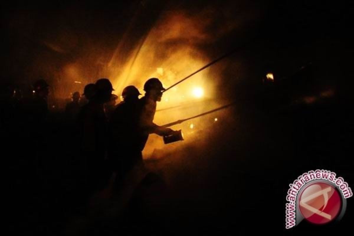 Pabrik Mebel di Kawasan Industri Terboyo Semarang Terbakar