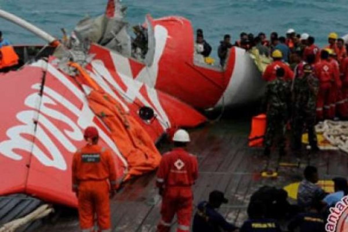 Kapal Pengangkat Moncong AirAsia QZ8501 Dihadang Gelombang Tinggi