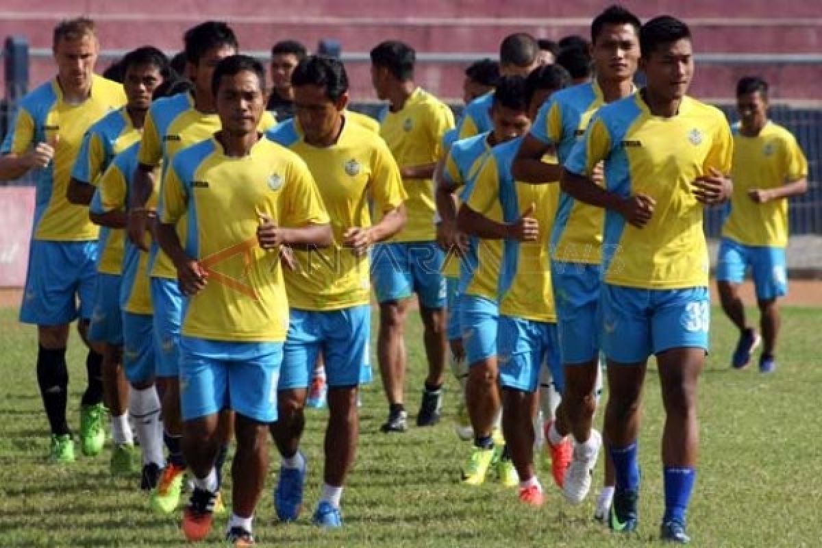 Jelang TSC, Persegres GU Mulai Latihan Sore Hari