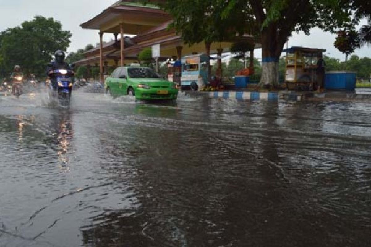 Banjir Lumpur Lumpuhkan Pantura Situbondo
