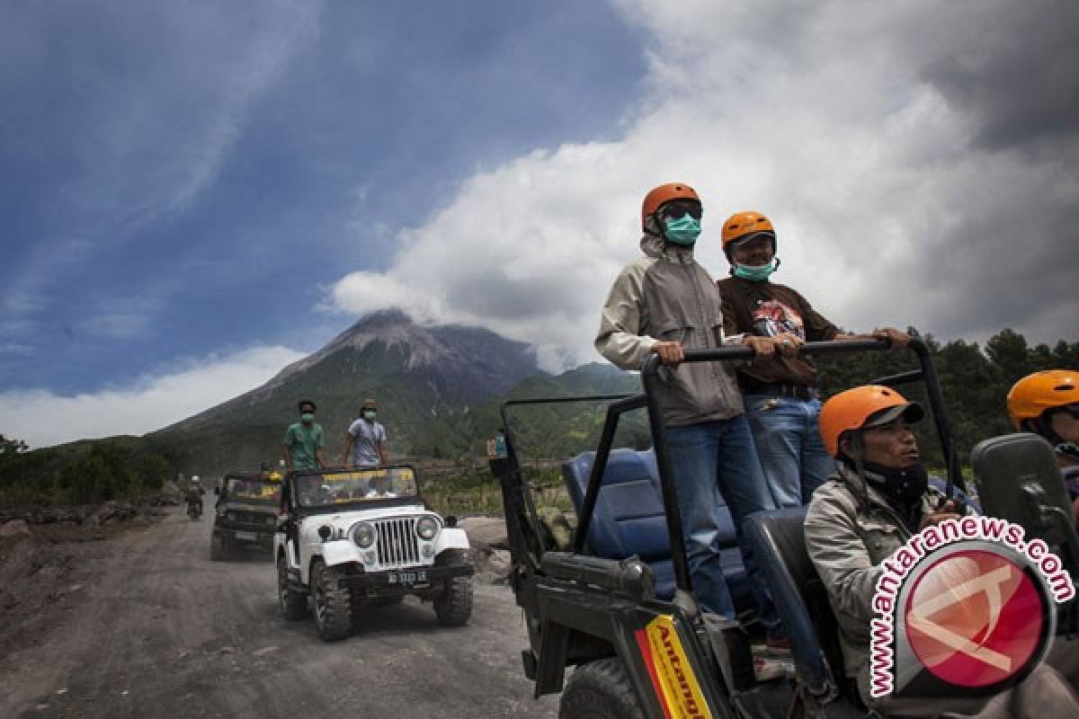 Jip wisata Merapi gunakan jalur radius aman