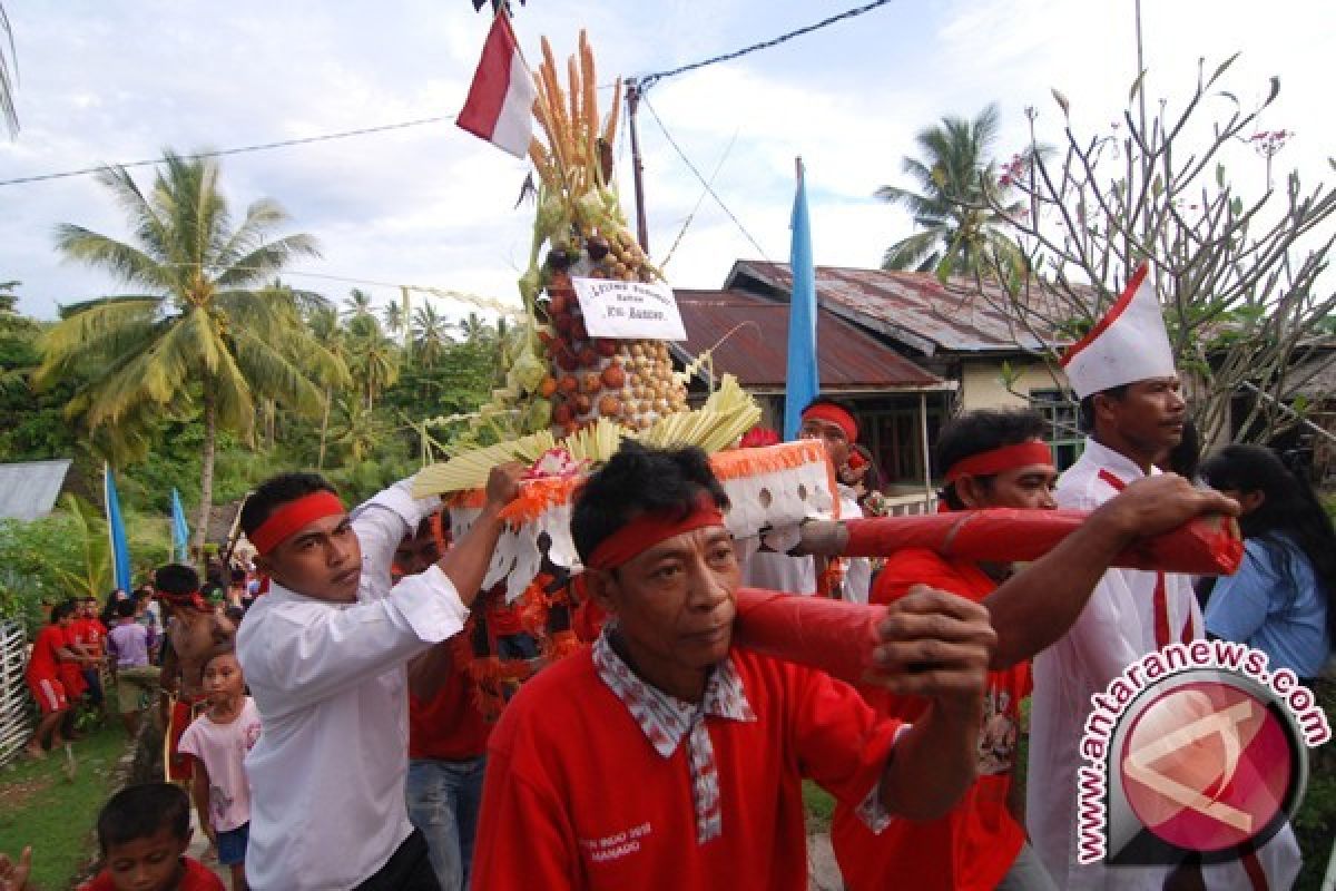  Masyarakat Nusa Utara Bitung Gelar Ritual Tulude