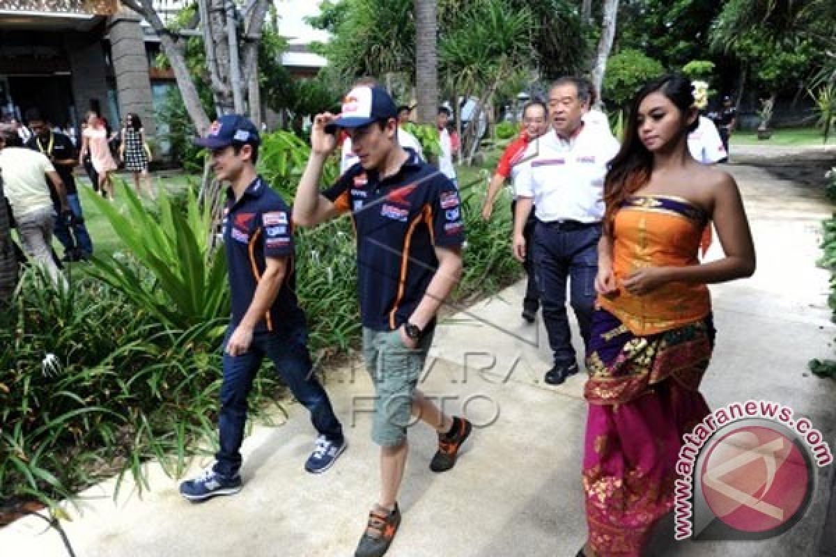 Marquez dan Pedrosa Sapa Penggemar di Bali