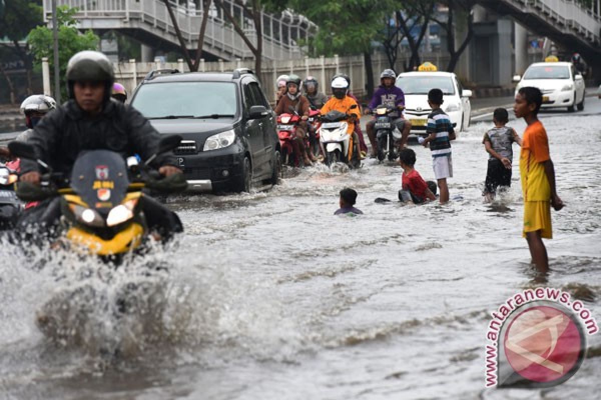 Hujan deras, ini jalan-jalan yang banjir