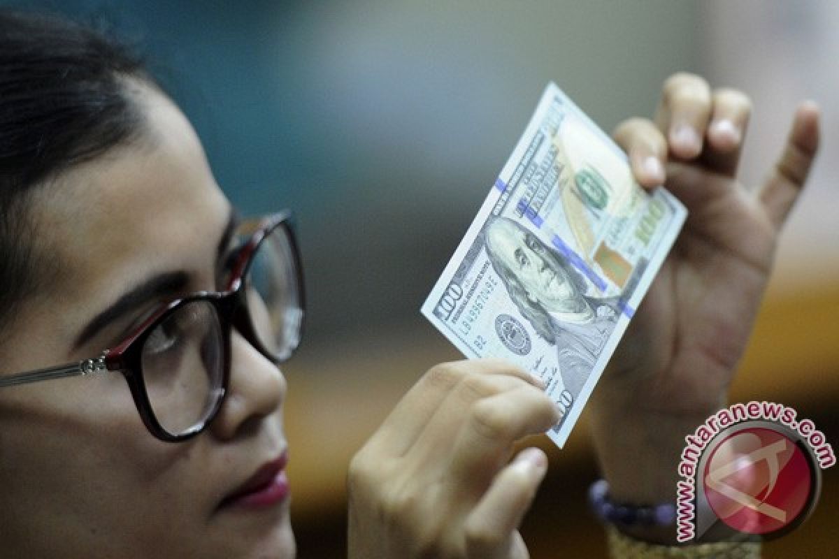 Dolar AS melemah jelang pernyataan The Fed