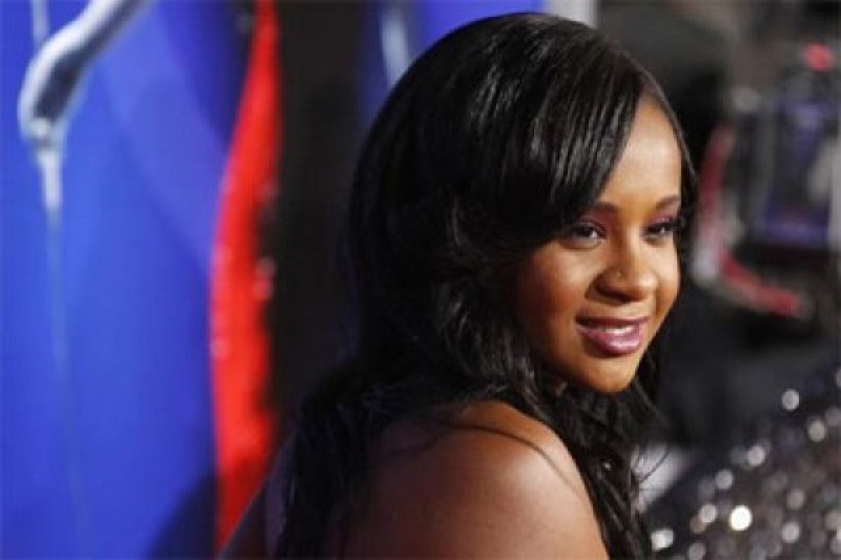 Bobbi Kristina dimakamkan di samping Whitney Houston