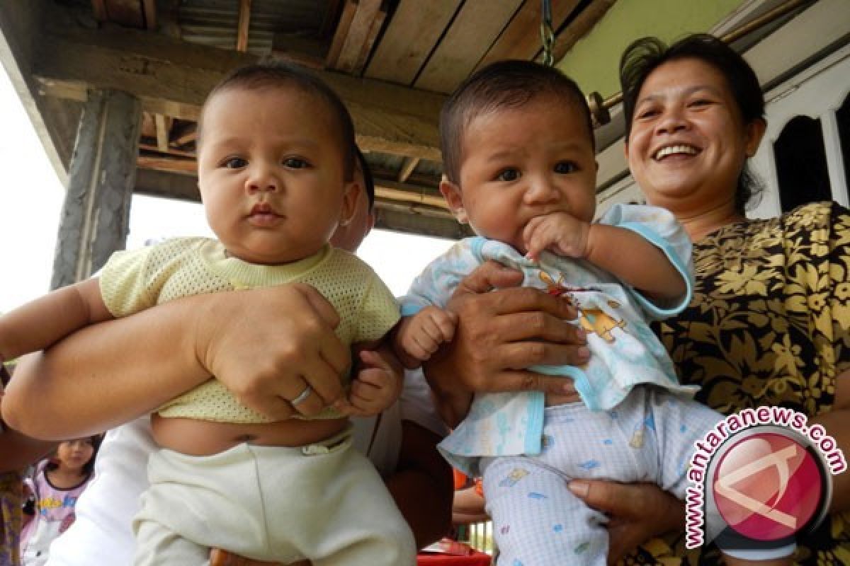 Bupati Gorontalo Wisuda 25 Balita Imunisasi Lengkap 