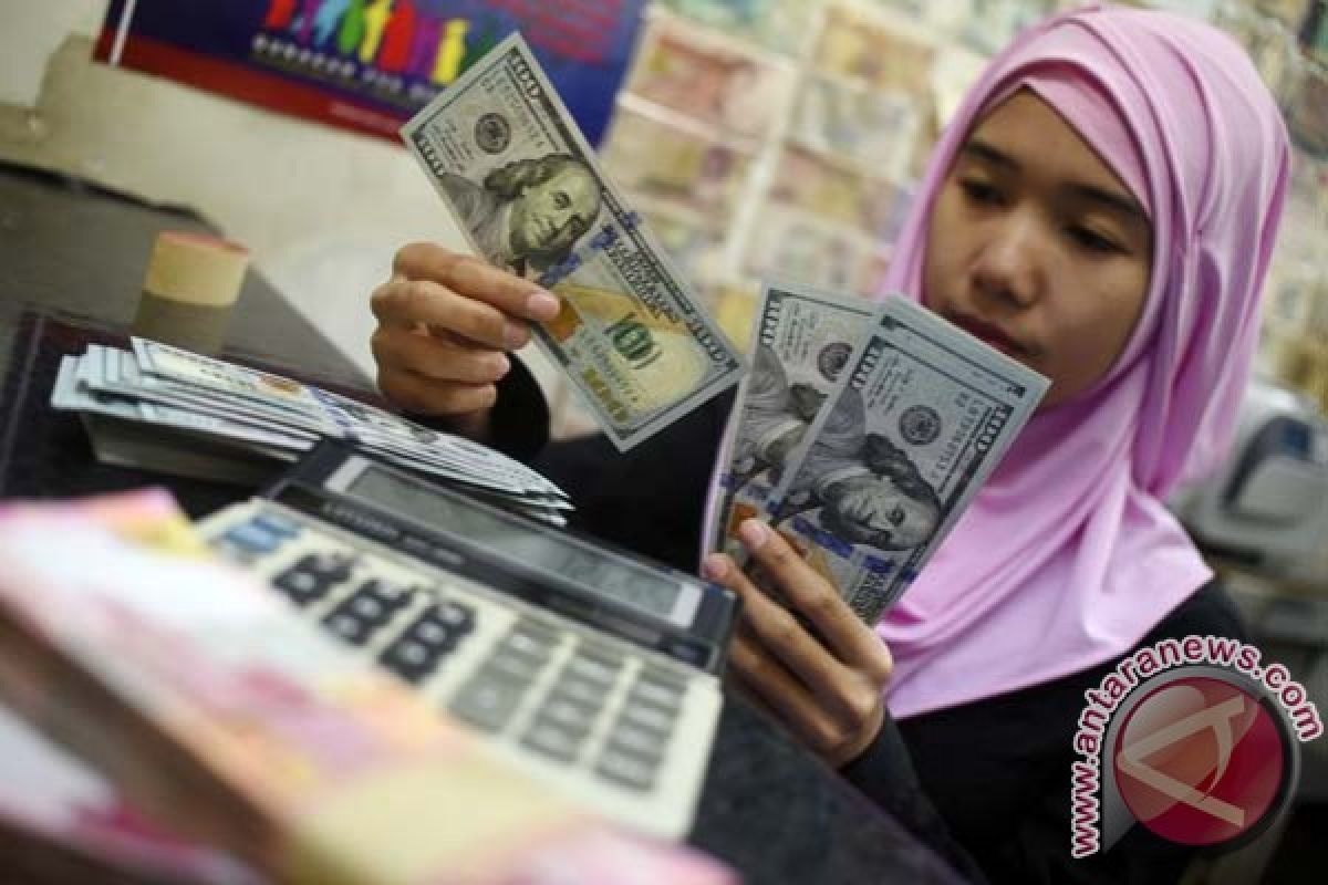 Rupiah Jumat sore melemah 24 poin