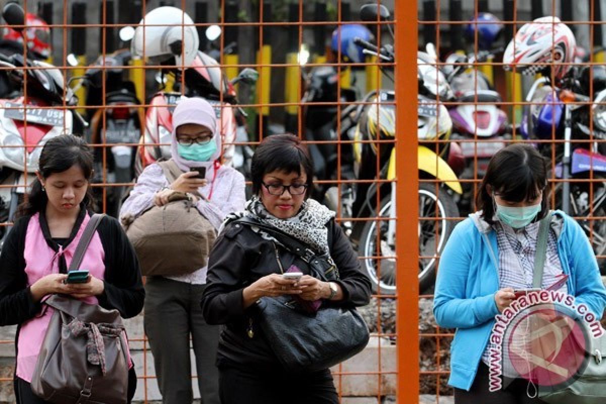 Kementerian Komunikasi dan Informatika meminta operator telepon seluler meningkatkan layanannya saat Idul Fitri