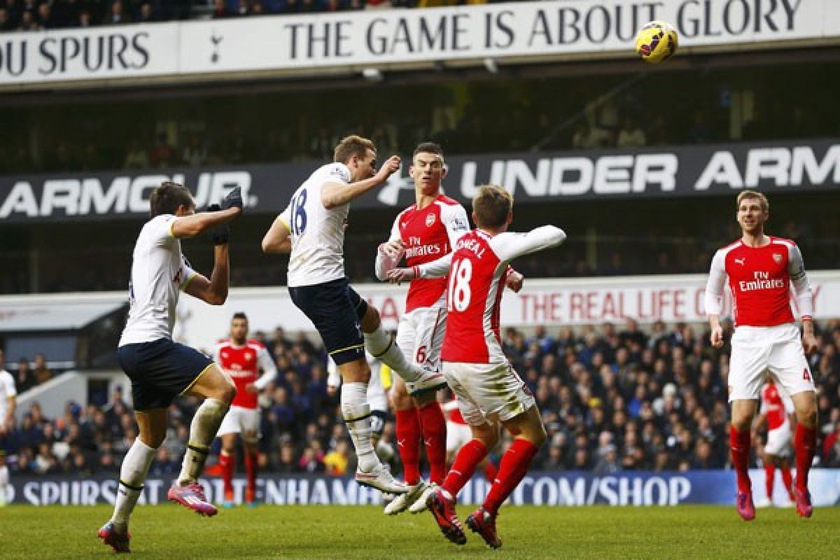Harry Kane bawa Tottenham tekuk Arsenal 2-1