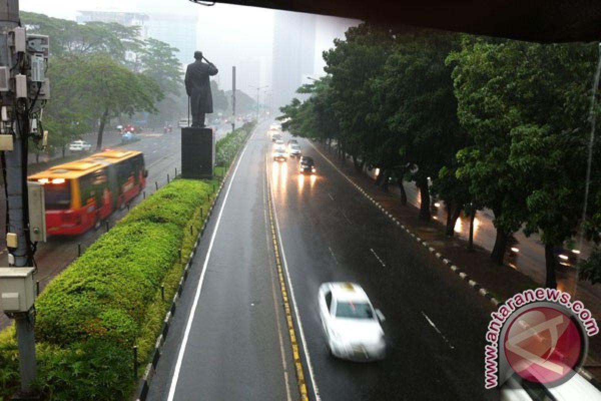 Jakarta diprakirakan hujan pada Minggu sore