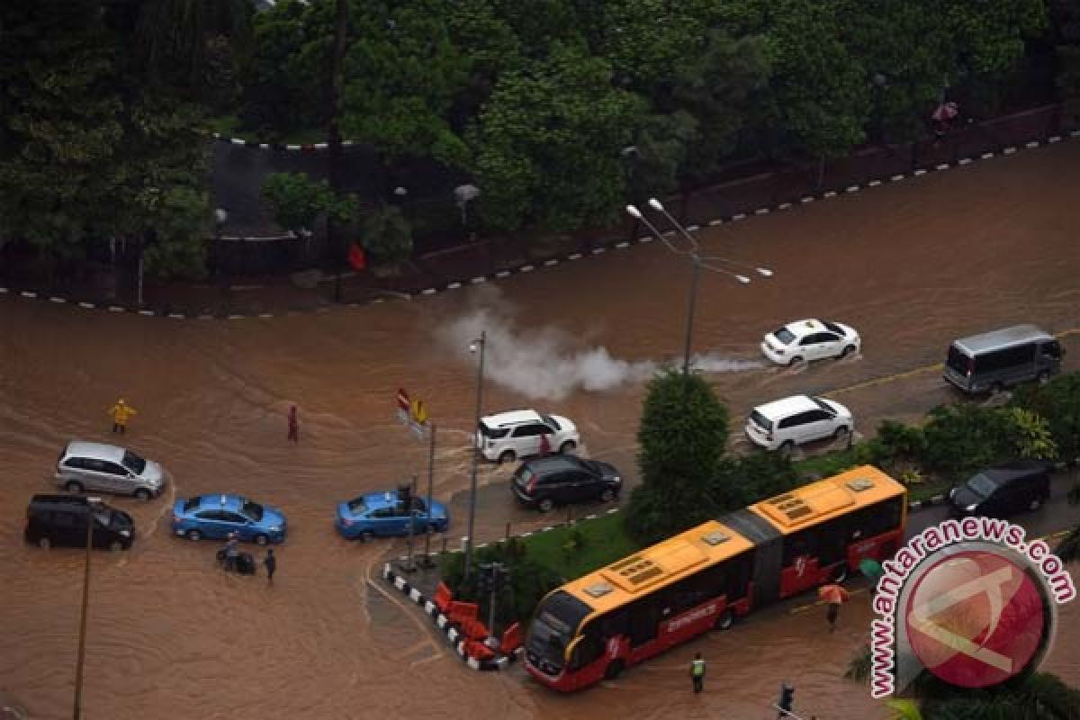 Banjir, Mischa Chandrawinata harapkan MRT segera beroperasi