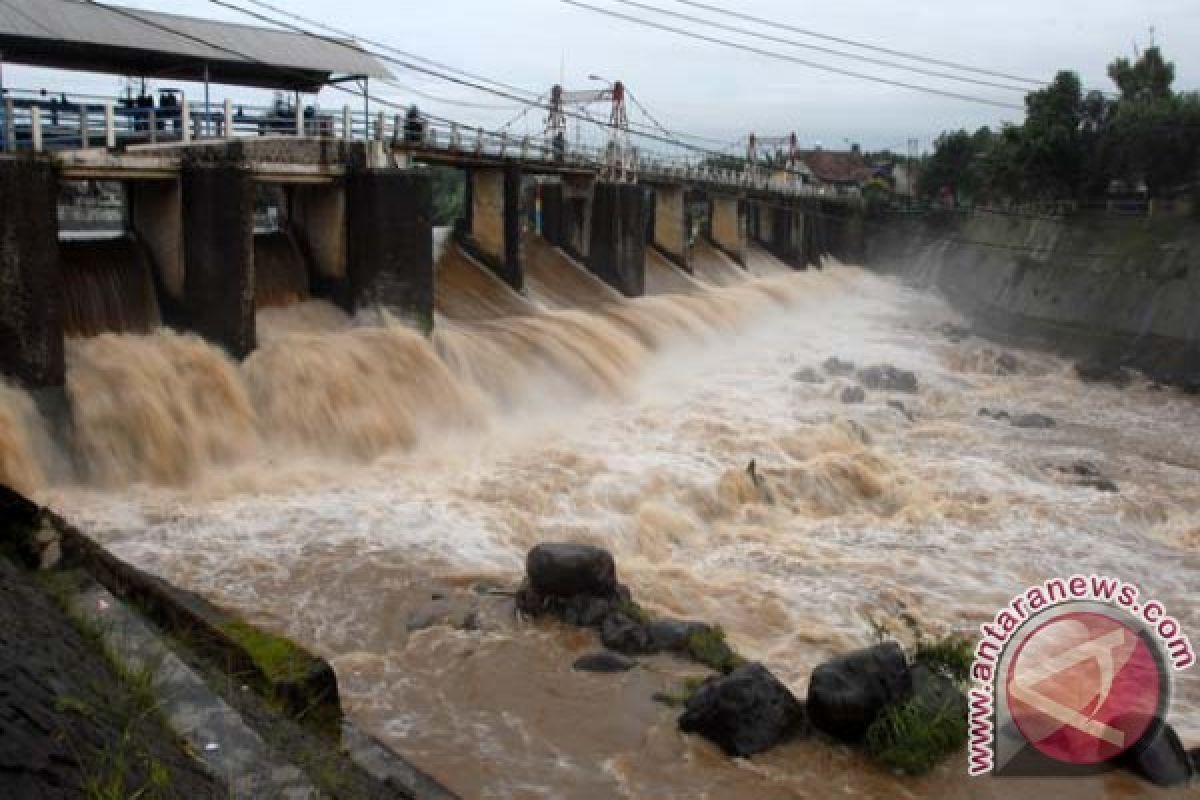 Debit Bendung Katulampa dalam siaga satu