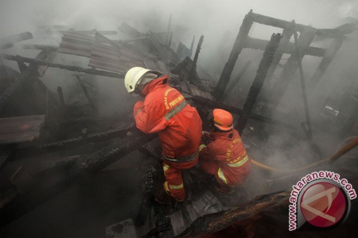 Kebakaran di Banjarmasin hanguskan enam rumah