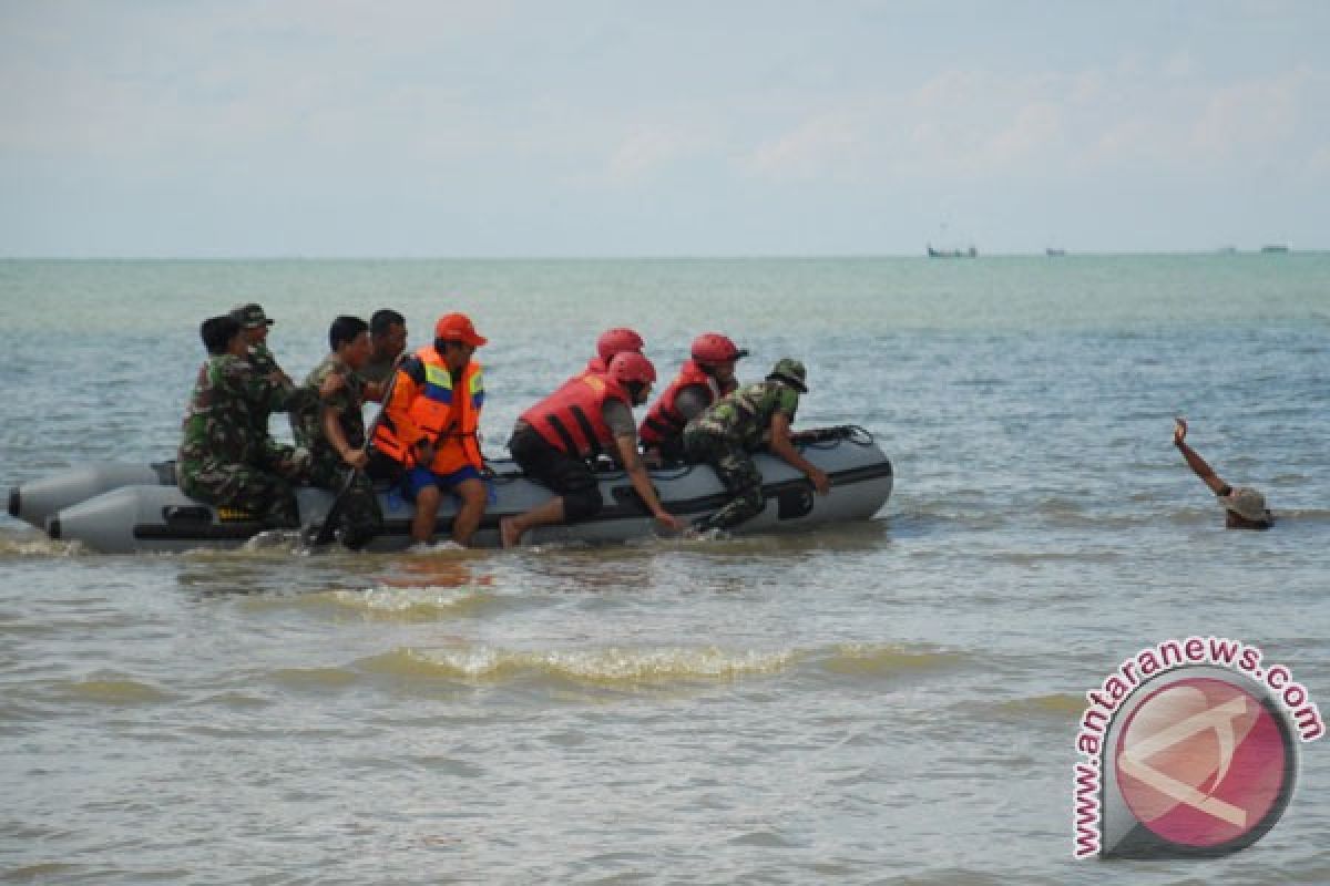 Empat wisatawan terseret arus laut selatan Sukabumi