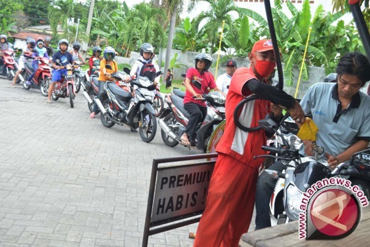 Tiada hari tanpa antre dapatkan solar SPBU