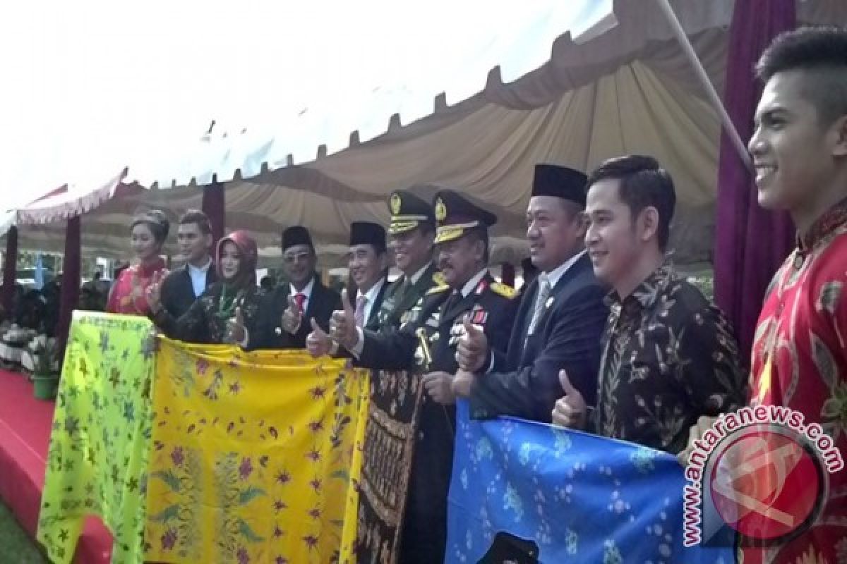 Peragaan Batik Khas Balikpapan Warnai HUT ke-118 