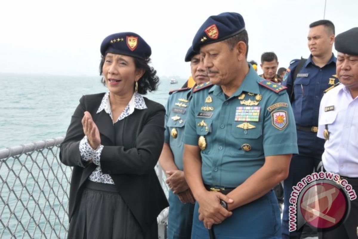 KKP Tenggelamkan Kapal Illegal Diperairan Batam