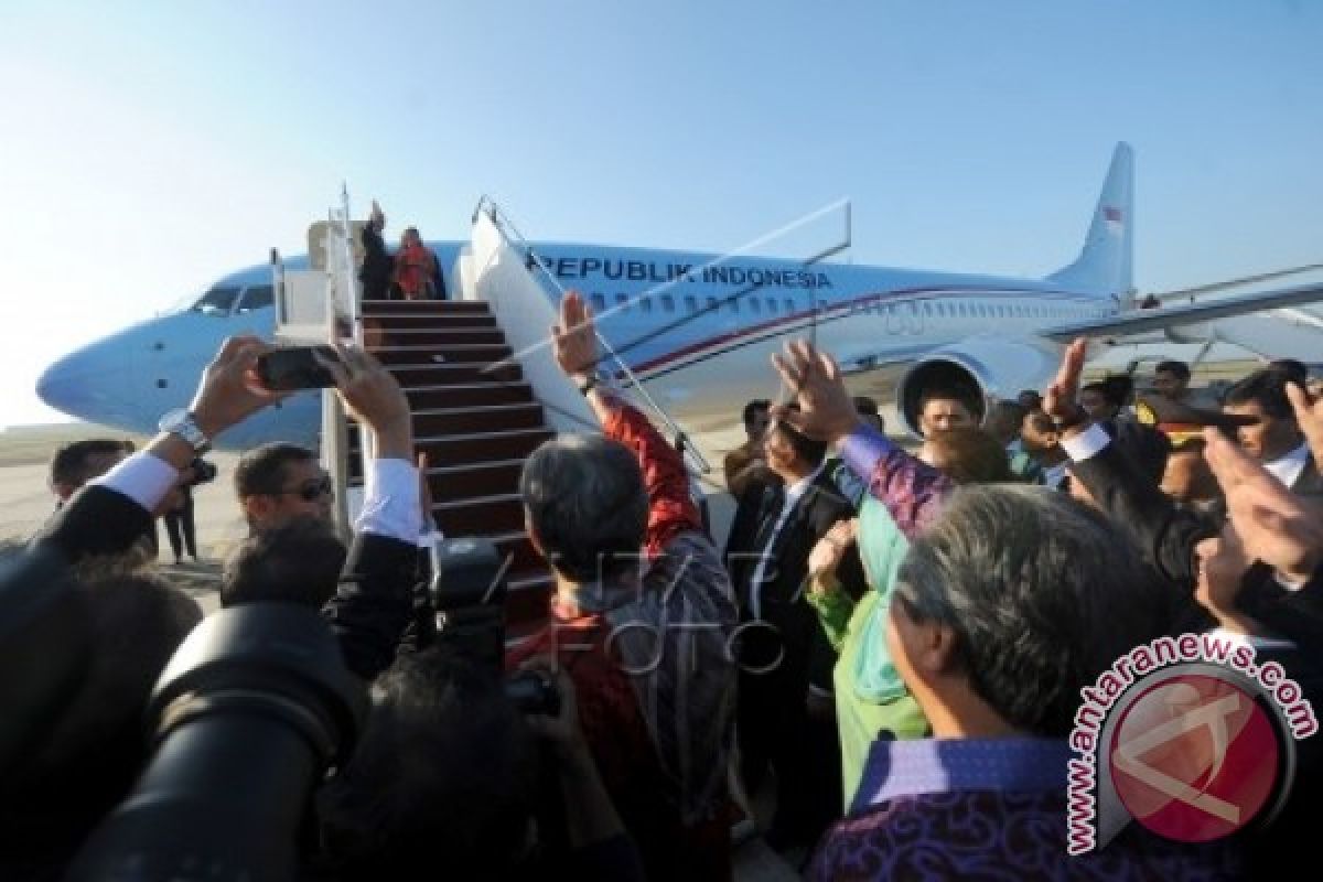President Jokowi Arrives Back Home